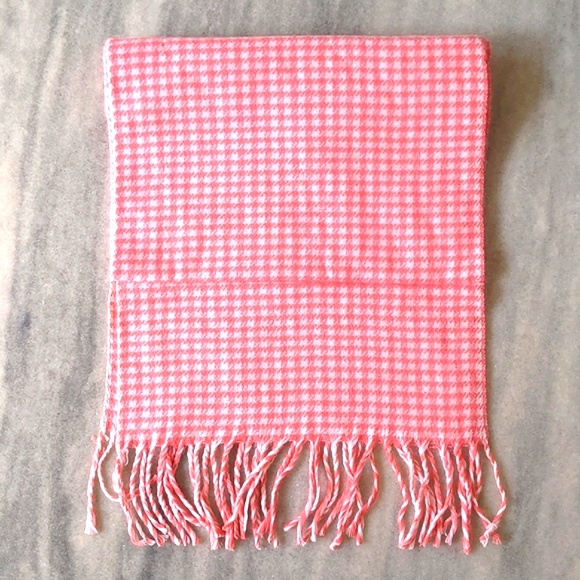 NWT. Woman's 100% Cashmere houndstooth check scarf. - Picture 2 of 4